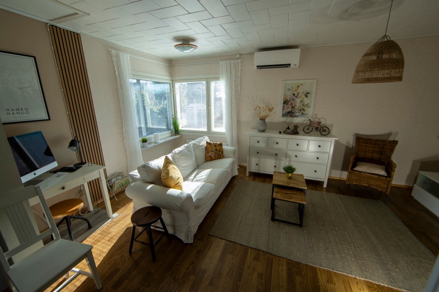 Villa Mummola – julkisivu ja piha